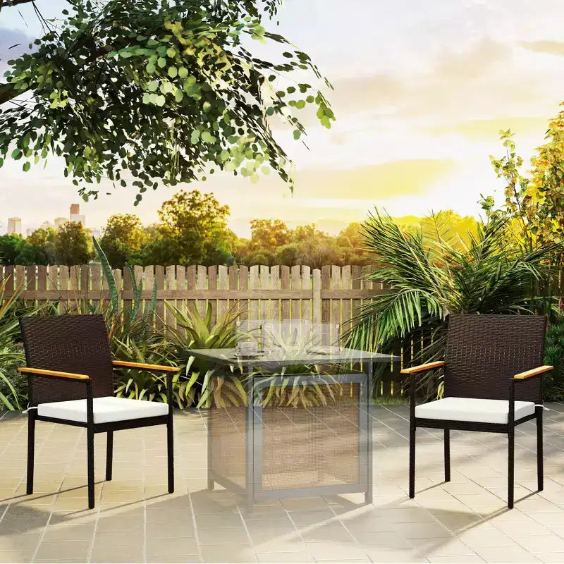 Sedie da pranzo impilabili da esterno in rattan PE con cuscino, sedia da pranzo in vimini per patio con braccioli e schienale