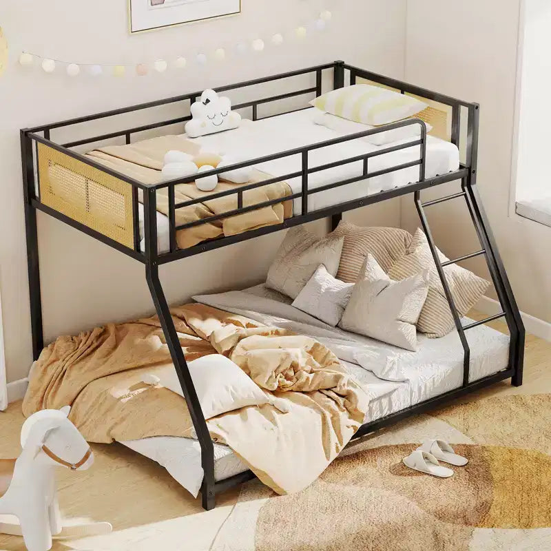 Letto a castello in metallo a una piazza e mezza con profilo basso