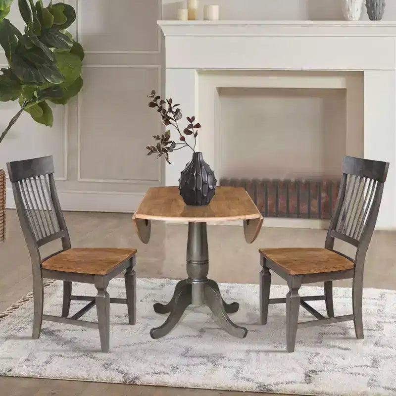 Tavolo da pranzo rotondo a scomparsa 3 pezzi da 42" con 2 sedie con schienale a doghe, colore Hickory/Washed Coal