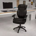 Sedia da ufficio ergonomica multifunzione in LeatherSoft nero con schienale alto e manopola lombare