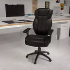 Sedia da ufficio ergonomica multifunzione in LeatherSoft nero con schienale alto e manopola lombare